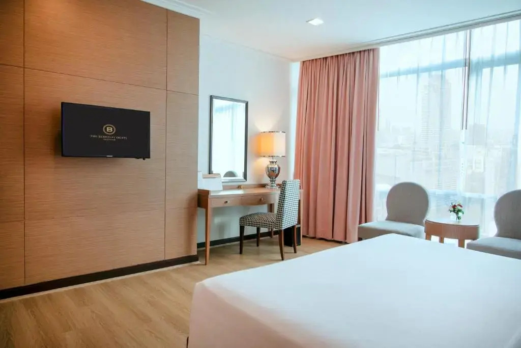 Отель The Berkeley Hotel Pratunam