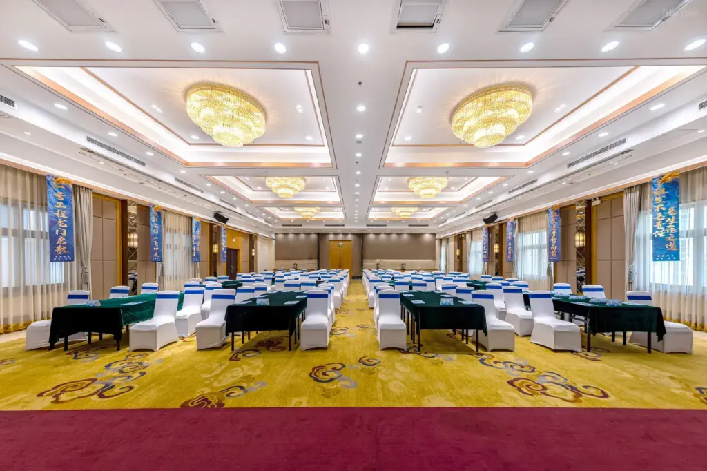 Отель Tomorrow Wuzhou Beijing West Railway Station Lize Business District
