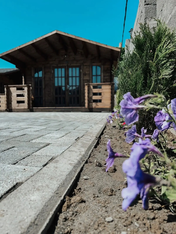 Aleksandra Hotel