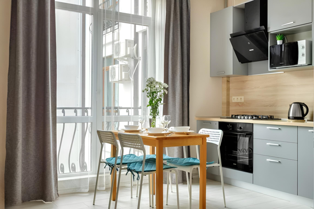 Квартира у Набережной возле Реликтовой Сосновой Рощи от Home Group