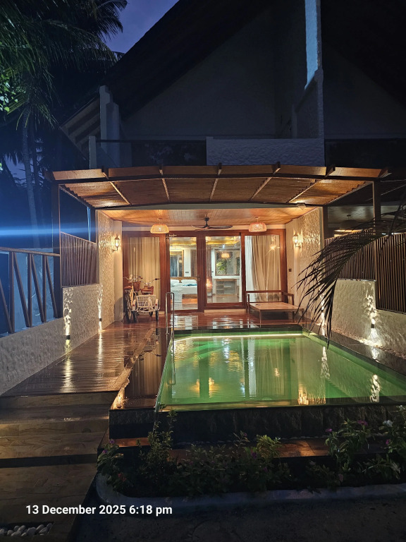 Отель Island Luxury Retreat Maalhos