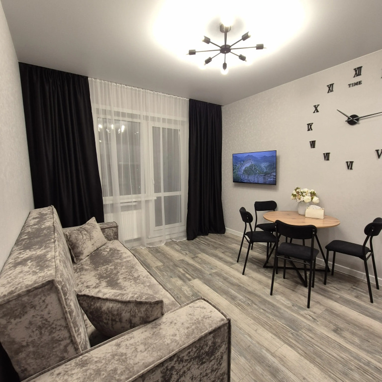 V Novom Dome Flat
