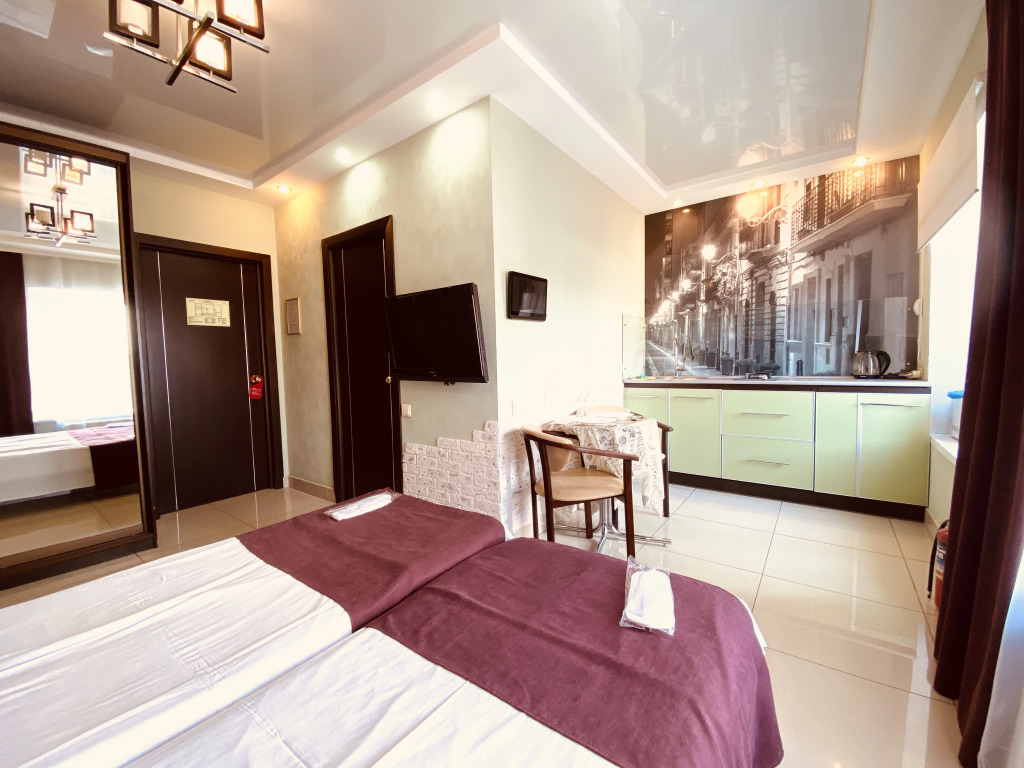 Yanina Apartments