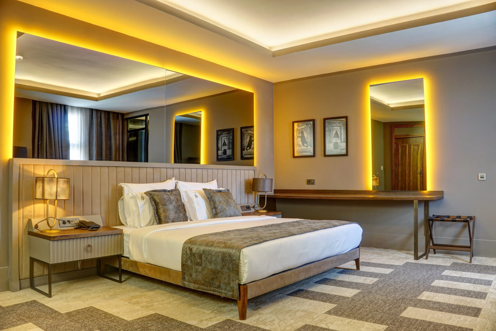 Four Mansions Hotel