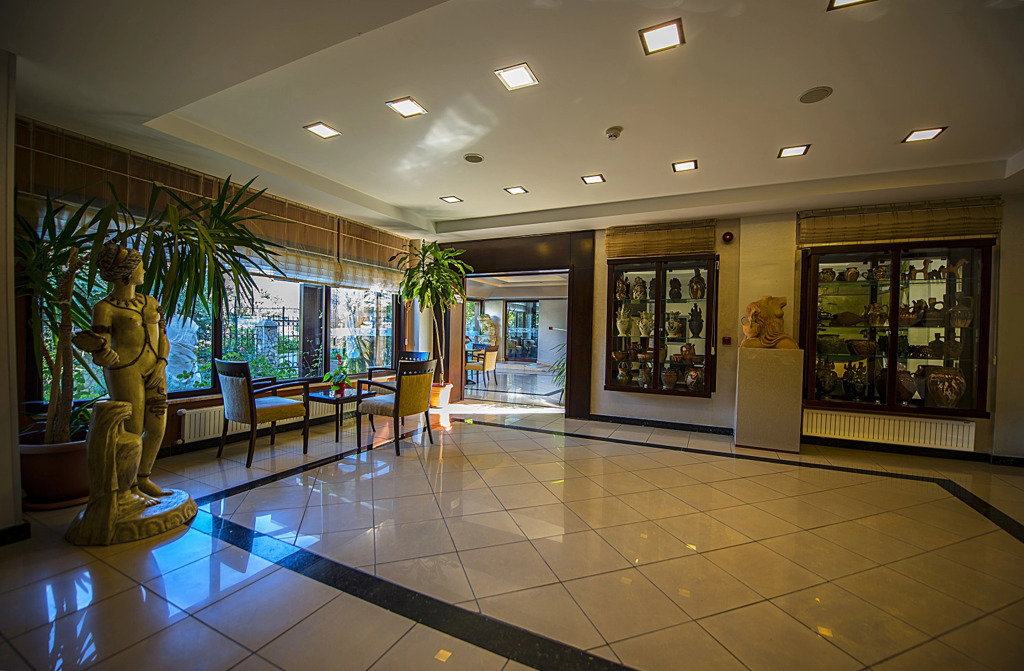 Iris Hotel & Spa