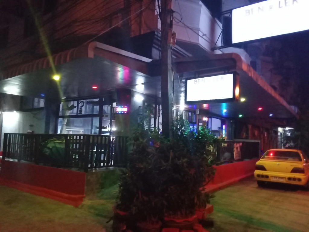 BEN & LEK GUESTHOUSE