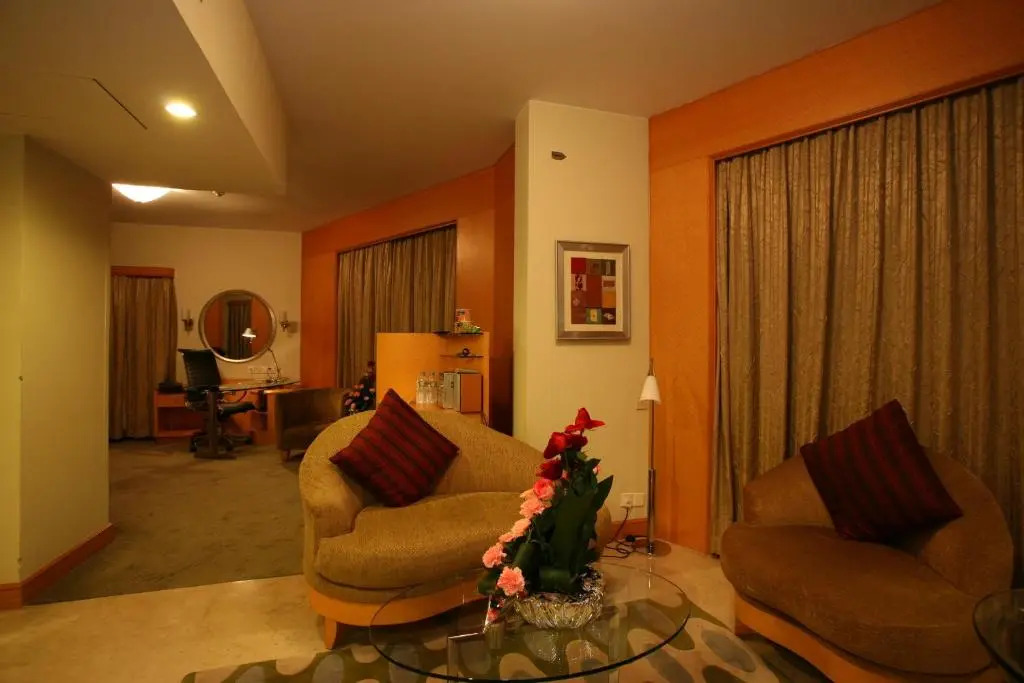 Lakeshore Hotel & Apartments