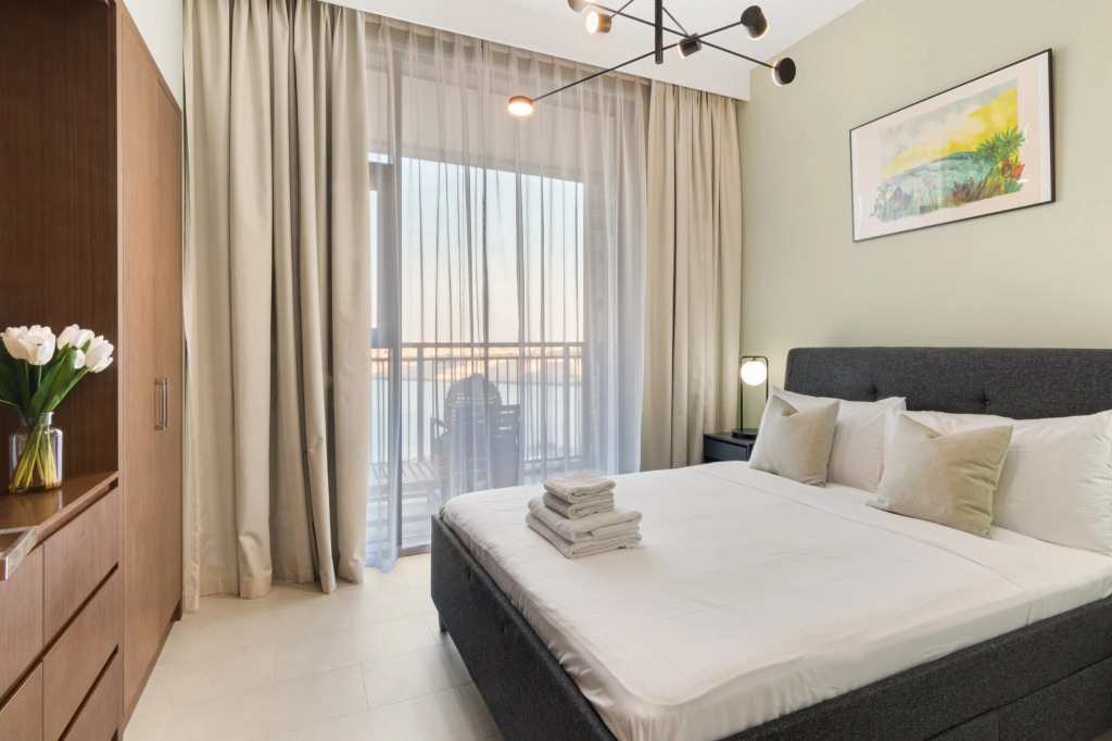 Апартаменты Bright 2BR, Top tower Creek Rise
