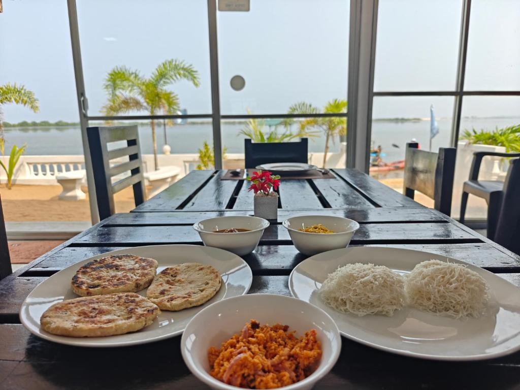 Dinuda Lagoon Hotel
