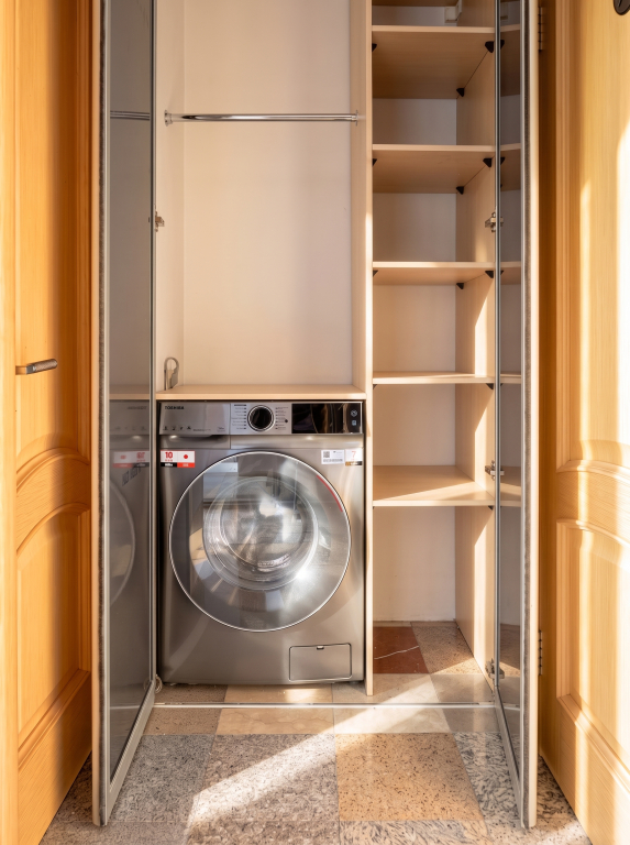 Sredi Usadeb U Chistykh Prudov Flat