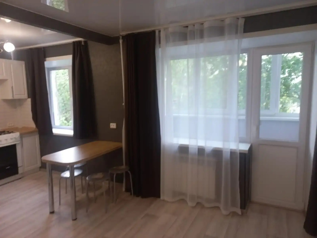 Квартира Трехкомнатная с хорошим ремонтом в центре города
