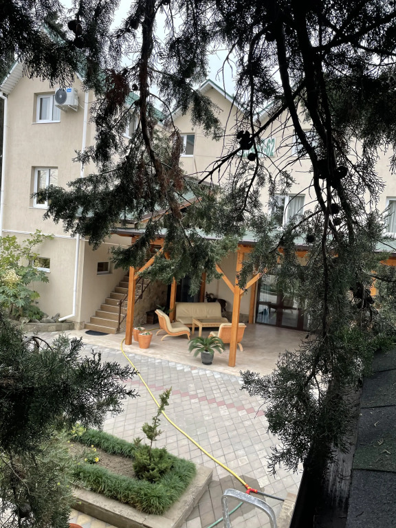Три Сезона
