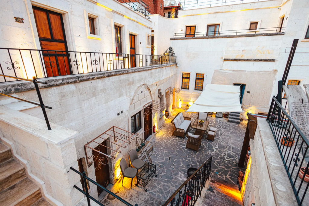 Young Cave Hotel