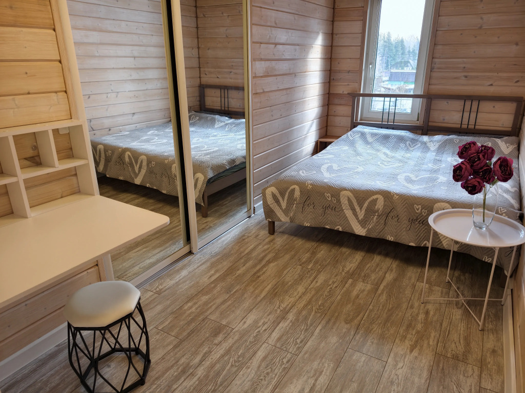 Частный дом Lux 130 кв.м в сосновом лесу на берегу озера в Рощино