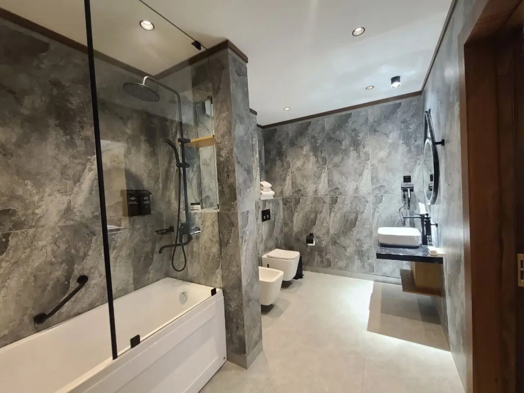 Bravo Hotel