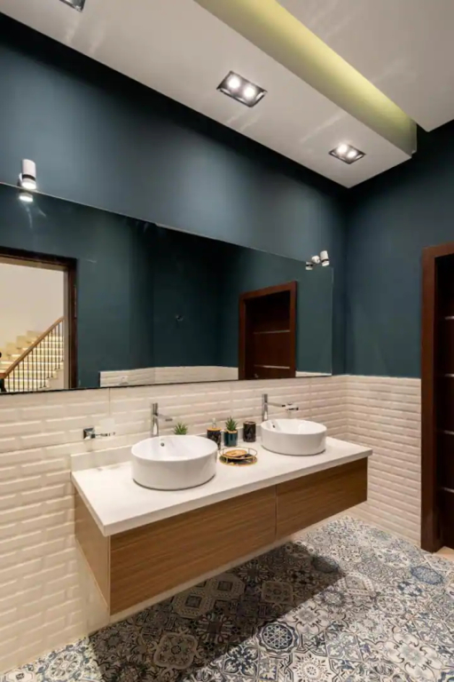 Settle Inn Luxury Swan Lake Villa