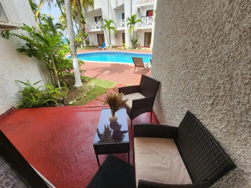 Апартаменты Chrisanns Beach Resort