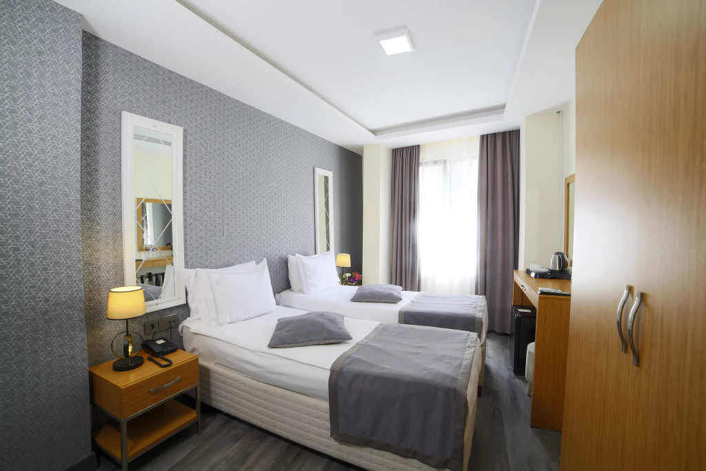 Отель Almina Inn