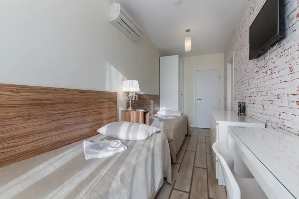 Perfect 5 Room For Groups Of 12 Apartments