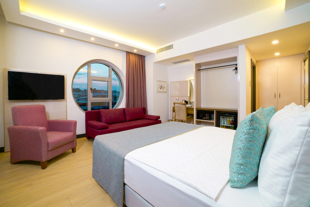 Leaf Port Hotel