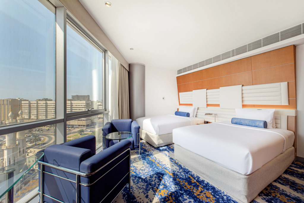 Отель Mövenpick Dubai Creek