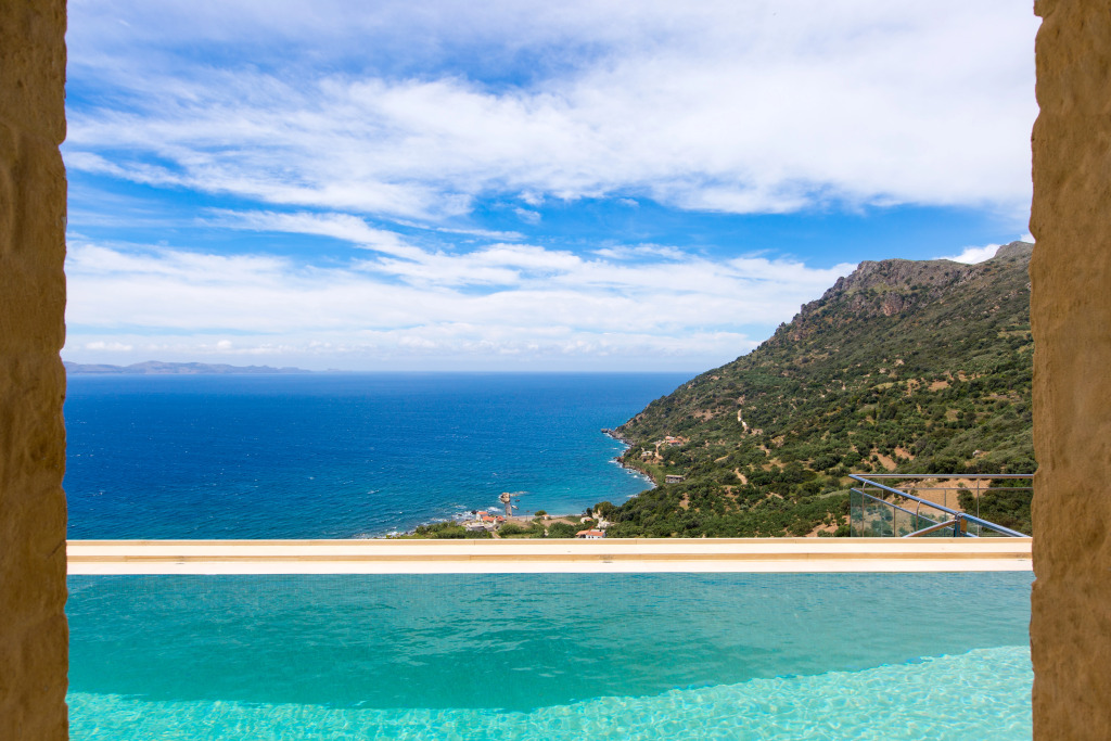 Beachfront Ravdoucha Epavlis Eleni Villa - Pool, Hot Tub, Gym, Sauna, Private Parking, WiFi