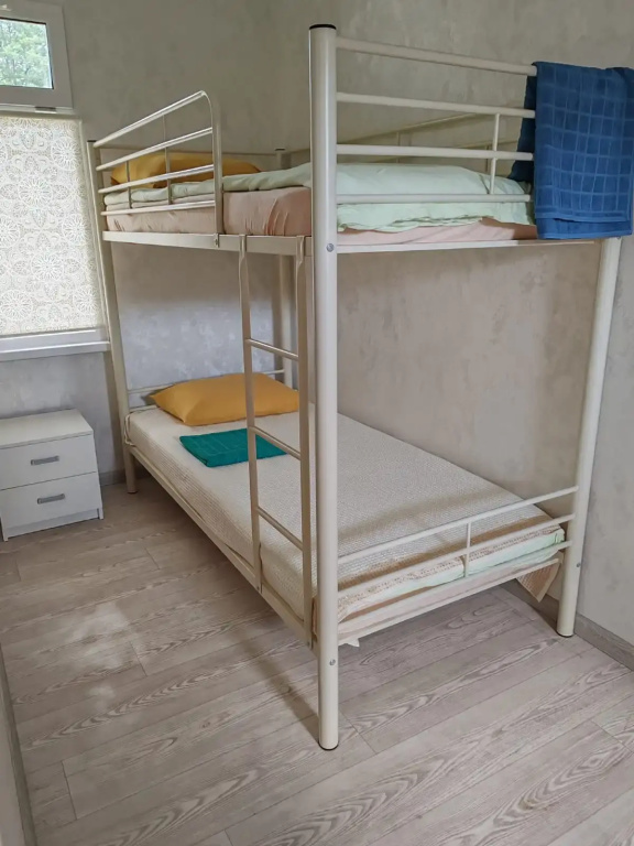 Четырёхместный номер Superior с балконом и с красивым видом из окна в Юг-Ра