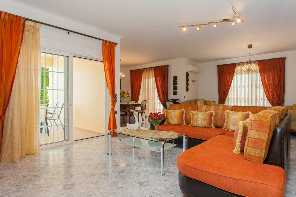 Апартаменты Luxurious home from the beach