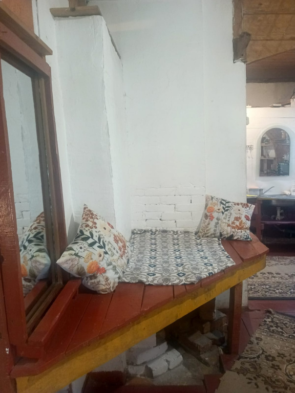 Частный дом с двумя спальнями, террасой и русской печью