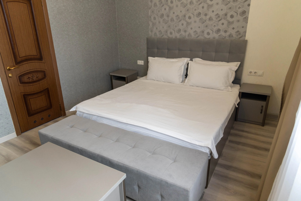 Dora Hotel