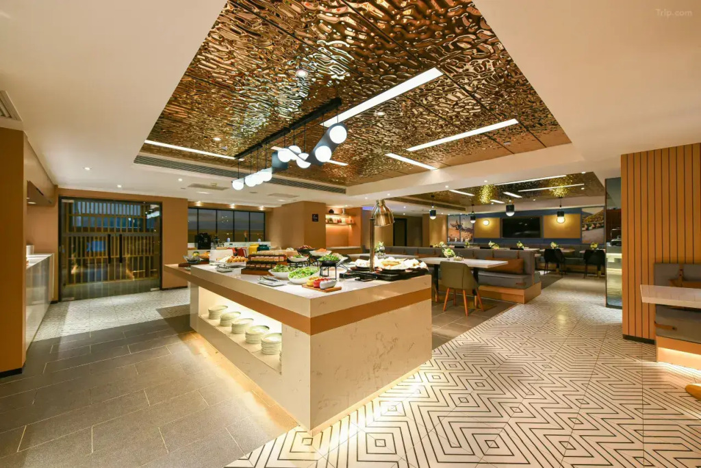 Отель Atour Liyuan Metro Station Beijing Global Resort