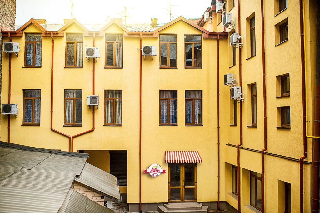 Lviv Central Jam Hotel