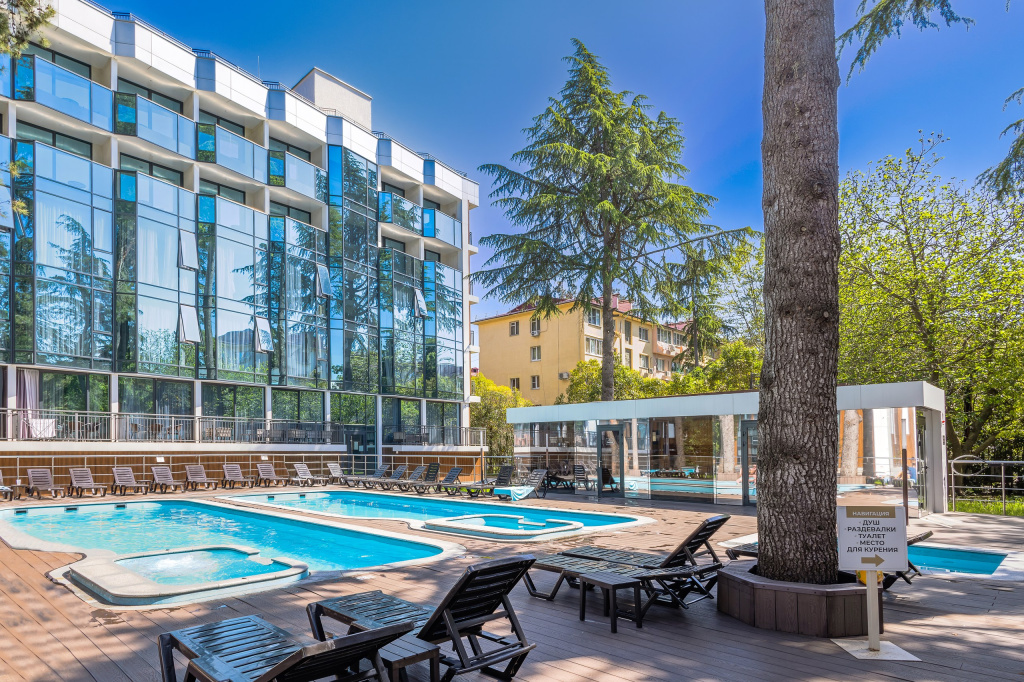 Апартаменты Mirror Family ApartAmore Студия стандарт с видом на бассейн