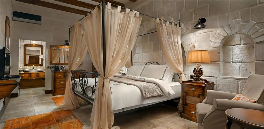 Seraphim Cave Suites & SPA