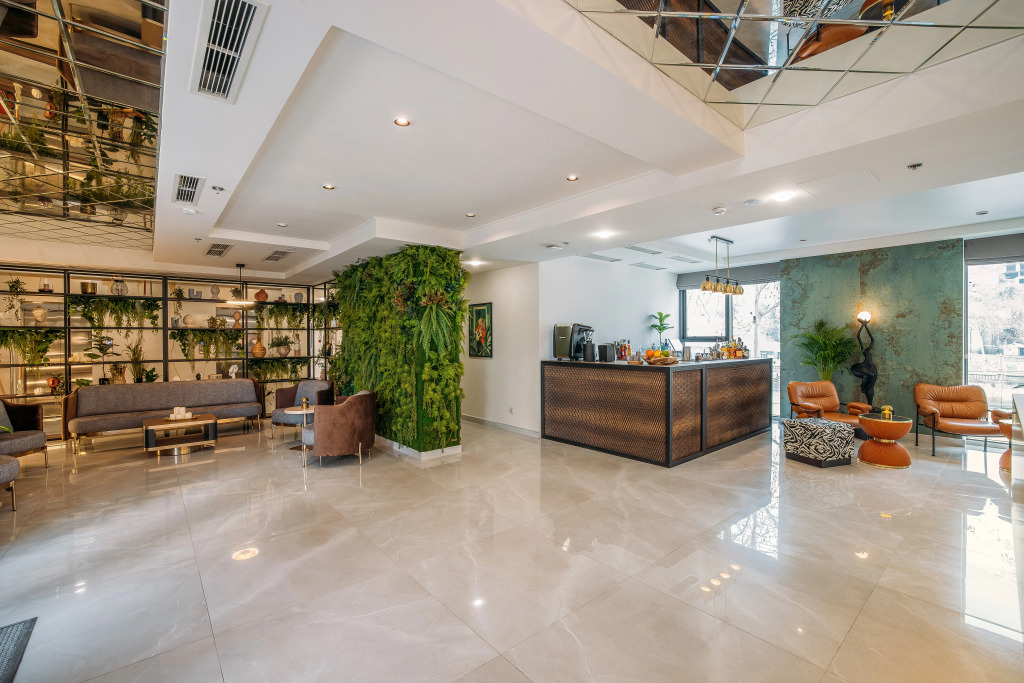 Hotel Monday by DNT Group