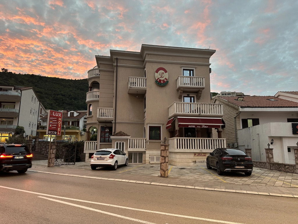 Отель Beatrix Lux Hotel