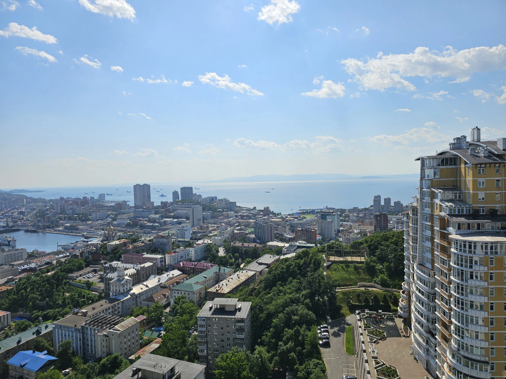 Апартаменты с видом на город и море