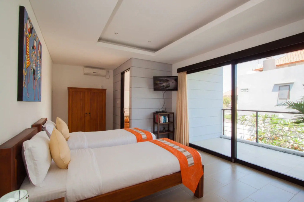 Skye Dee Villa