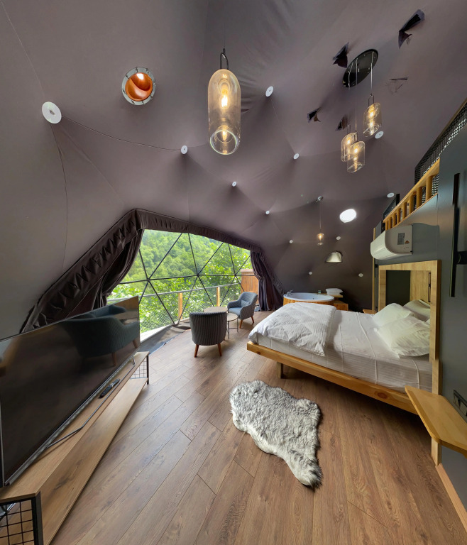 Glamping Kaledome orman evleri