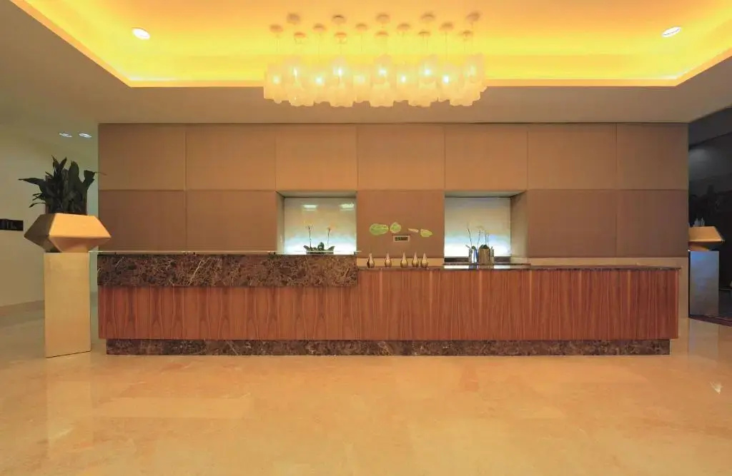 Отель Yas Plaza Mangroves by IHG