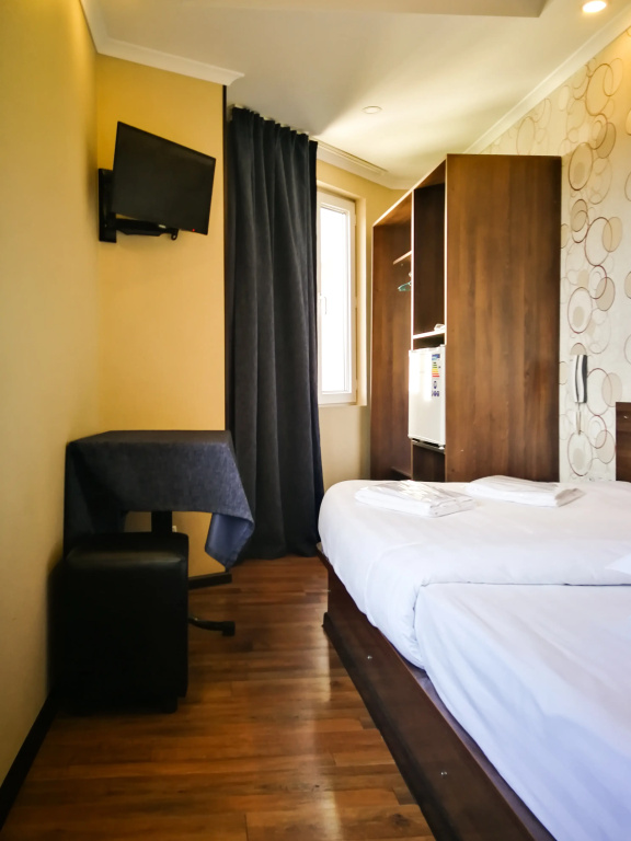 Salut Hotel