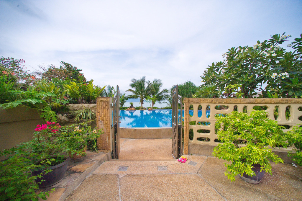Beachfront Art Villa Samui
