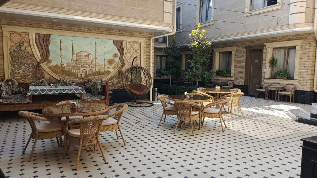 Archie Family Hotel