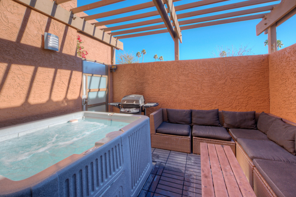 12 room Scottsdale Golf Tennis Lake Resort Villa