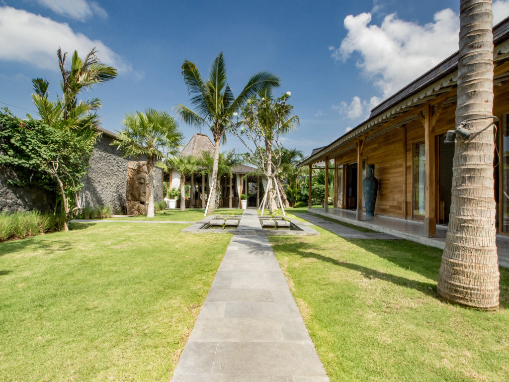 Mannao Estate by Villa Finder