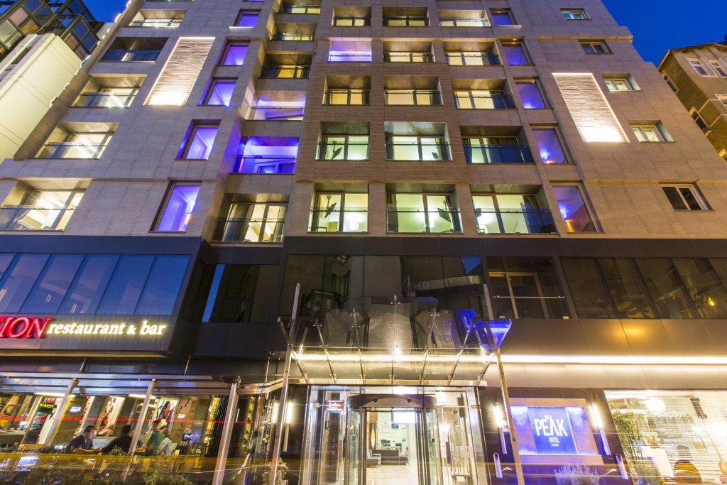Отель Ramada by Wyndham Istanbul Pera