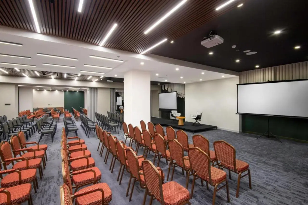 Holiday Inn Yerevan - Republic Square by IHG