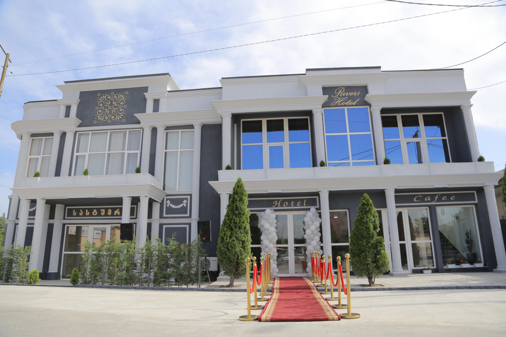 River S hotel
