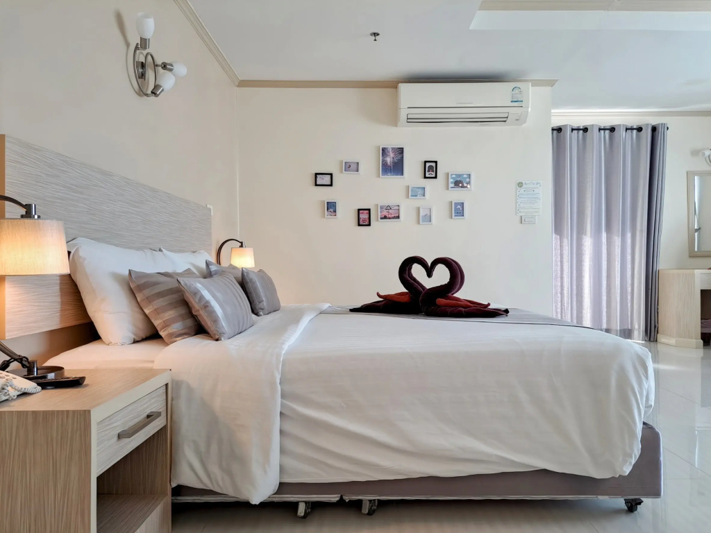 Thipurai City Hotel
