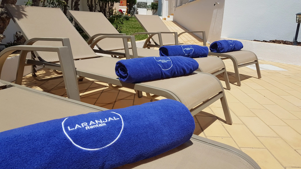 Sunset Villa by Laranjal Rentals